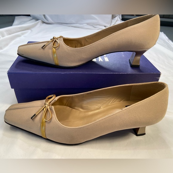 Stuart Weitzman Classic Pumps, Little Bow, Taupe Crepe,‎ patent heel, size 10 - Picture 6 of 10
